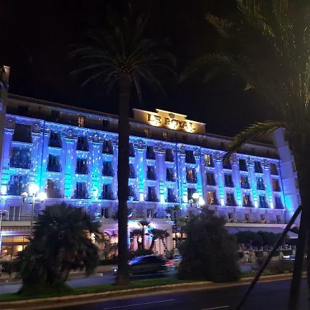Les Palmiers A 700m De La نيس